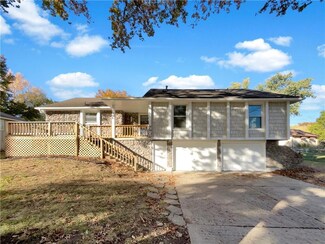 7908 E 120th St, Grandview, MO 64030