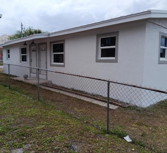 1102 N 17th St, Fort Pierce, FL 34950