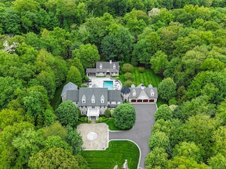 34 Carrington Dr, Greenwich, CT 06831