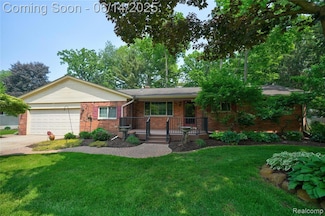 5614 Warbler Dr, Clarkston, MI 48346