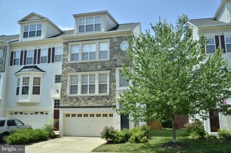 2111 Capstone Cir, Herndon, VA 20170