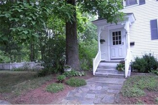 11 Wildwood St, Chelmsford, MA 01824