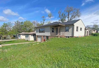 200 Blairs Ferry Rd, Hiawatha, IA 52233
