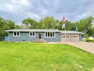 101 Cottonwood Ave, Meadow Grove, NE 68752