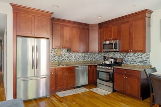 106 Walnut St Unit 4, Somerville, MA 02145
