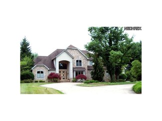 28160 Red Raven Rd, Cleveland, OH 44124