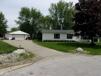 1575 Grandview Ct, Saint Clair, MI 48079