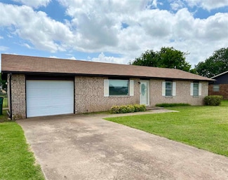 209 E Lake Dr, Temple, OK 73568