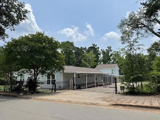 205 Carroll St, Center, TX 75935