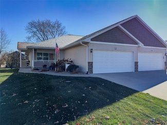 7502 Summerset Ave NE, Cedar Rapids, IA 52402