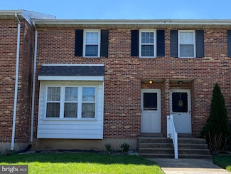 122 E Green Valley Cir, Newark, DE 19711