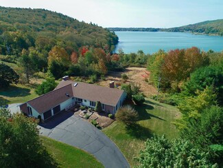 110 Porter St, Rockport, ME 04856
