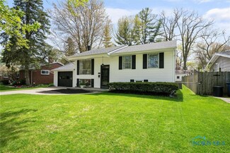 827 Cherry Ln, Waterville, OH 43566