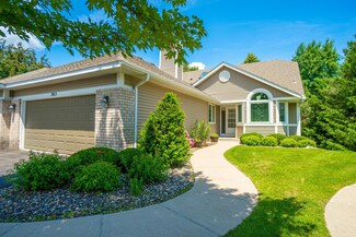 7013 Oak Pointe Curve, Bloomington, MN 55438