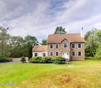 115 Mountain View Rd, Greeley, PA 18425