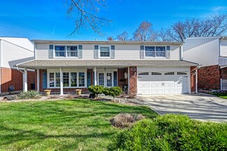9070 Primrose Ln, Hickory Hills, IL 60457
