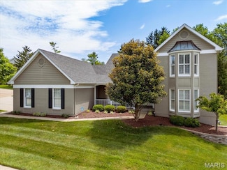 318 Berry Bush Ct, Ballwin, MO 63011