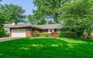 155 Shrub Hollow Rd, Roslyn, NY 11576