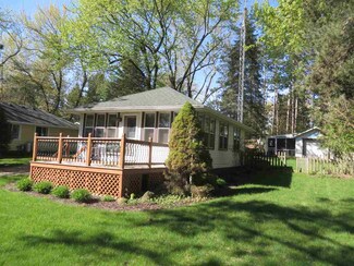N4235 Lake View Dr, Markesan, WI 53946