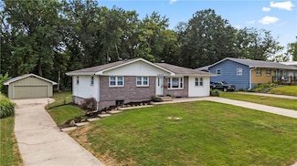 4537 NE 56th St, Kansas City, MO 64119