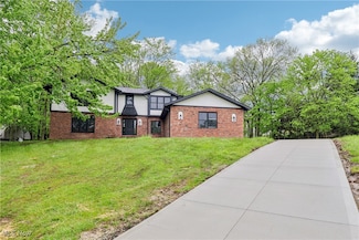 8520 Oakwood Ln, North Royalton, OH 44133