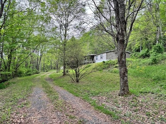 1640 Licklog Rd, Newland, NC 28657