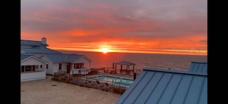 6 Soundview Dr Unit Crow's Nest, Montauk, NY 11954