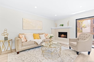 8870 Villa la Jolla Dr Unit 210, La Jolla, CA 92037