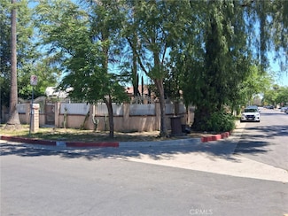 7502 Remmet Ave, Canoga Park, CA 91303