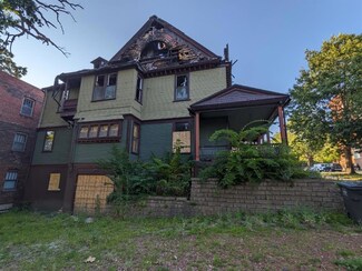 696 18th St, Des Moines, IA 50314