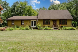 94 Whitehead Rd, Coventry, RI 02816