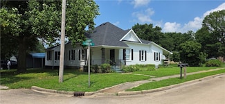 401 E Woodyard Ave, Ridge Farm, IL 61870