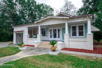 411 S State St, Abbeville, LA 70510