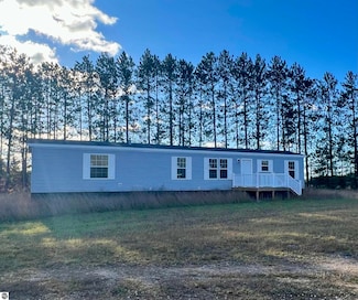 8716 Johnson Rd, Bellaire, MI 49615