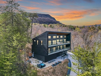 138 Waters Edge Ct, Lake Lure, NC 28746