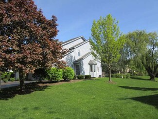 1060 Mattande Ln, Naperville, IL 60540