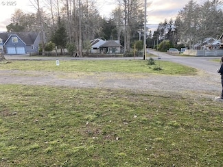 1204 37th Place, Seaview, WA 98644