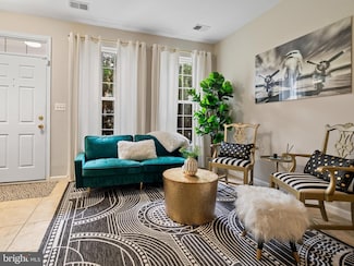 5804 Summers Grove Rd, Alexandria, VA 22304