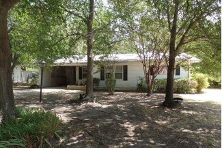 6203 Live Oak St, Greenville, TX 75402