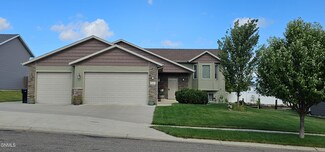 5513 Niagara Dr, Bismarck, ND 58503