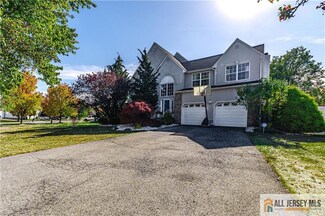 15 Shawn Ct, North Brunswick, NJ 08902