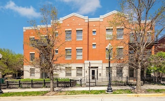 758 W 15th St Unit 3A, Chicago, IL 60607