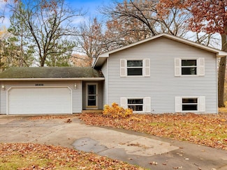 26406 Finley Ave, Wyoming, MN 55092