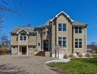 199 Lake Ave, Island Heights, NJ 08732