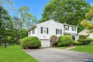 357 11th St, Cresskill, NJ 07626