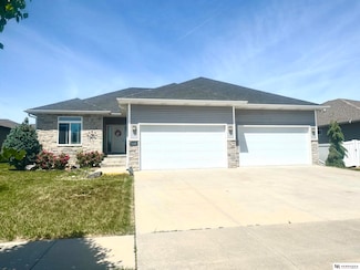 1225 N 101st St, Lincoln, NE 68527