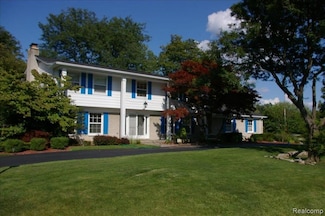 5819 Raven Rd, Bloomfield Hills, MI 48301