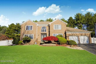 10 Emmons Ct, Marlboro, NJ 07746