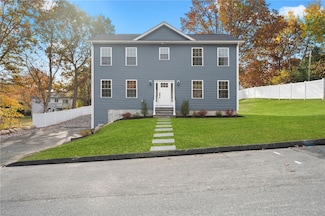 94 Mckinley St, Johnston, RI 02919