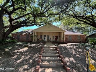 5365 River Thames Rd, Jackson, MS 39211